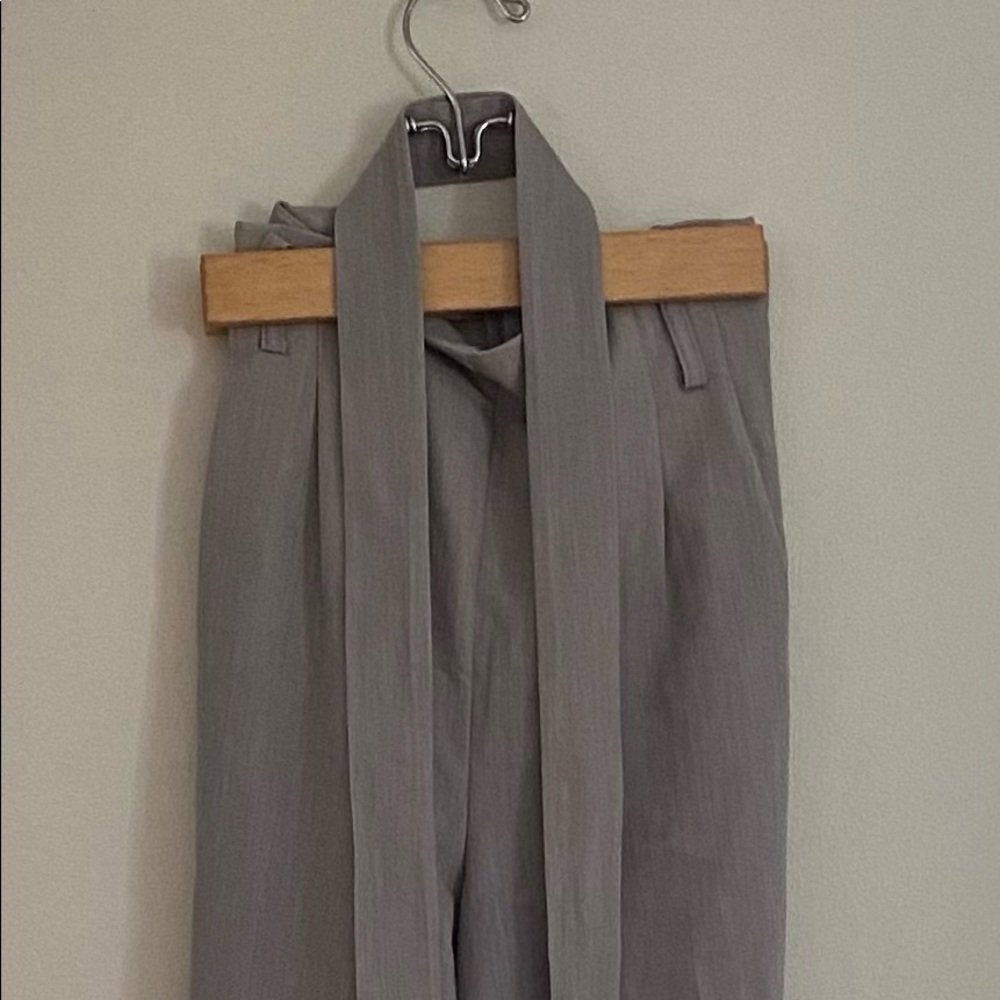 Gray pants/ pantalons gris